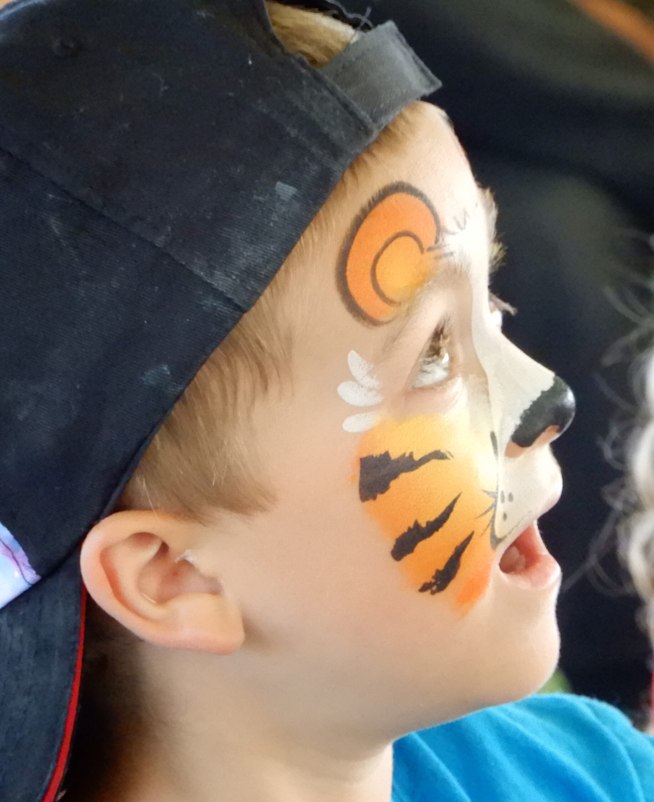 boy facepaint like a tiger